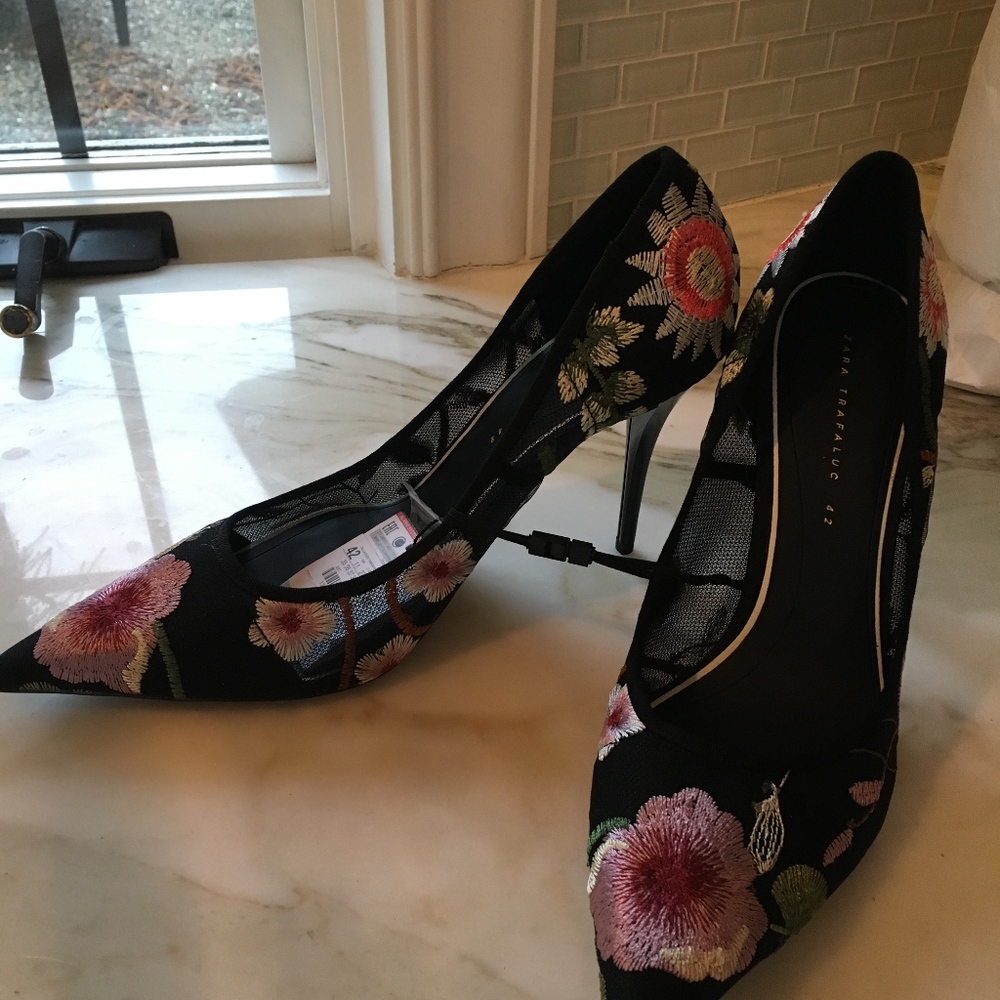 Zara Embroidered Pumps